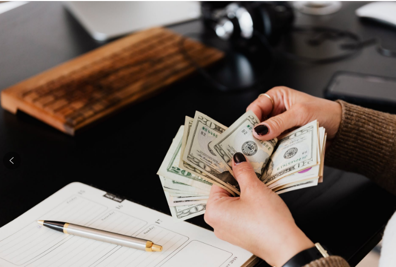 银闪闪POS机:拒当冤种还能守住朋友?救急不救穷